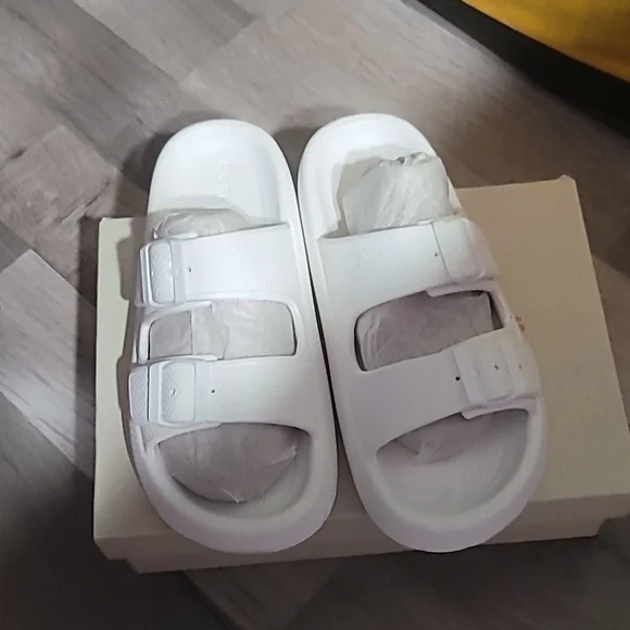 Beach Slides White Slide Sandals with Buckle Straps Size 9 - Picture 3 of 5